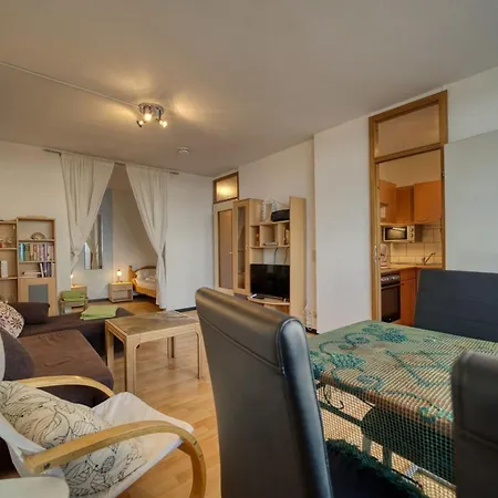 - Haus H, App 0h1111 *